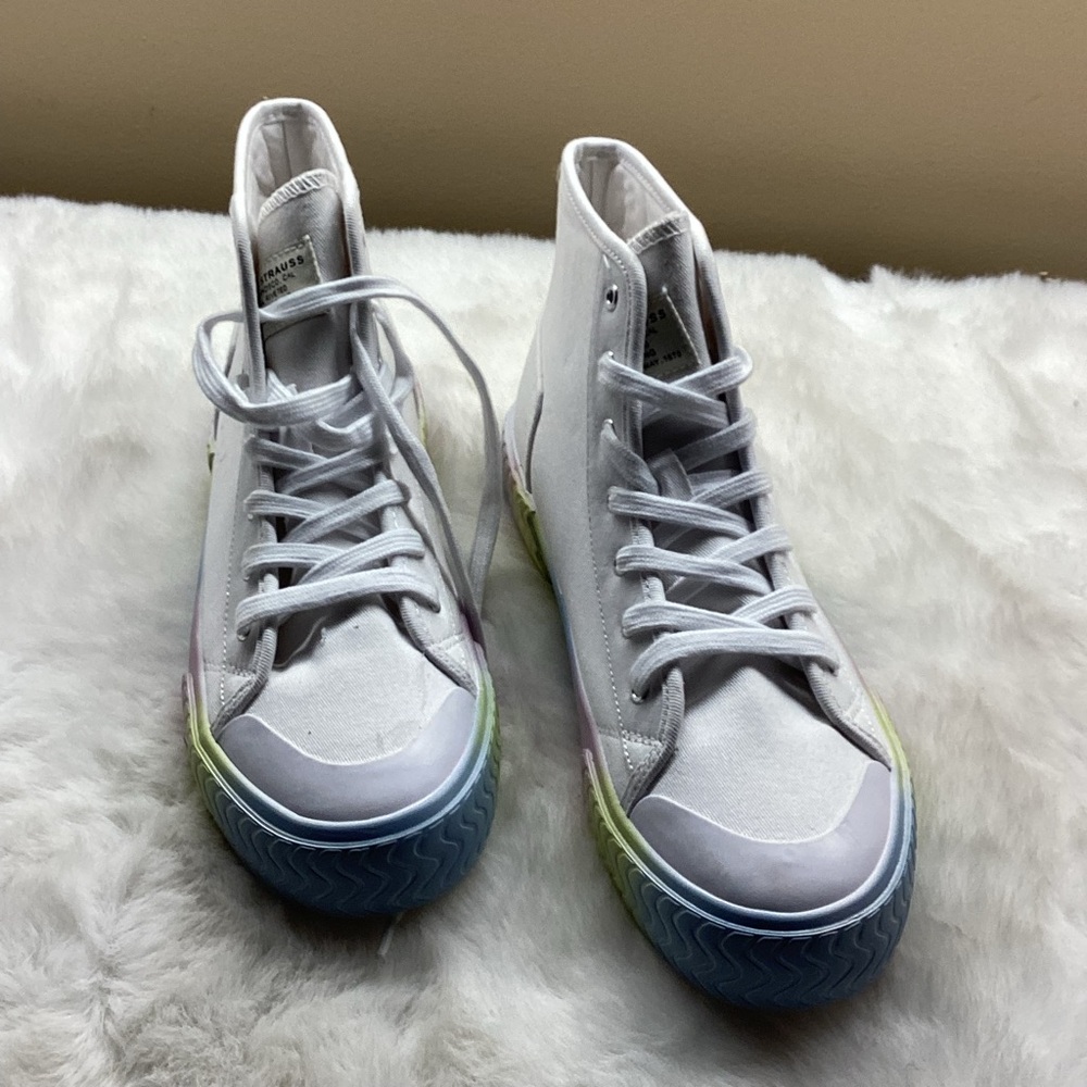 Levi's White High-Top Sneakers with Blue Soles